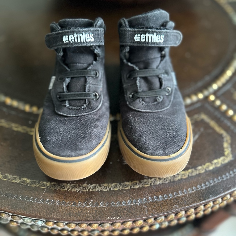 Etnies Kids Skate Shoes Size 1.5 Black Gray